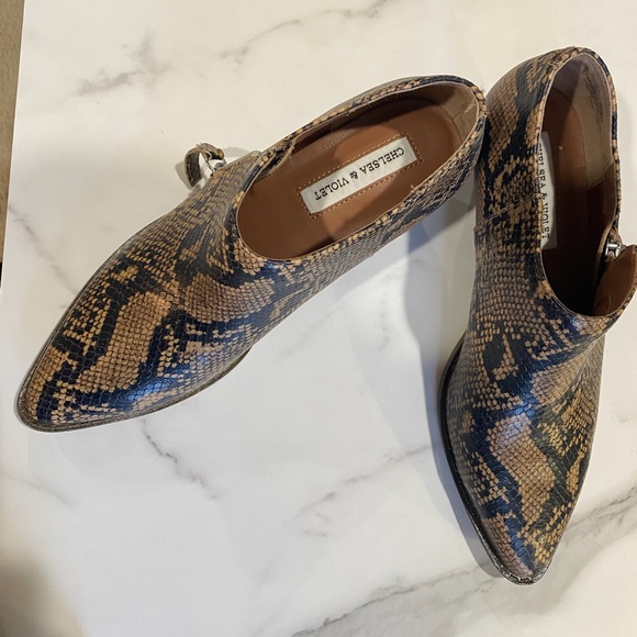 Chelsea & Violet Animal Print Ankle Boot - NWT - Picture 5 of 7
